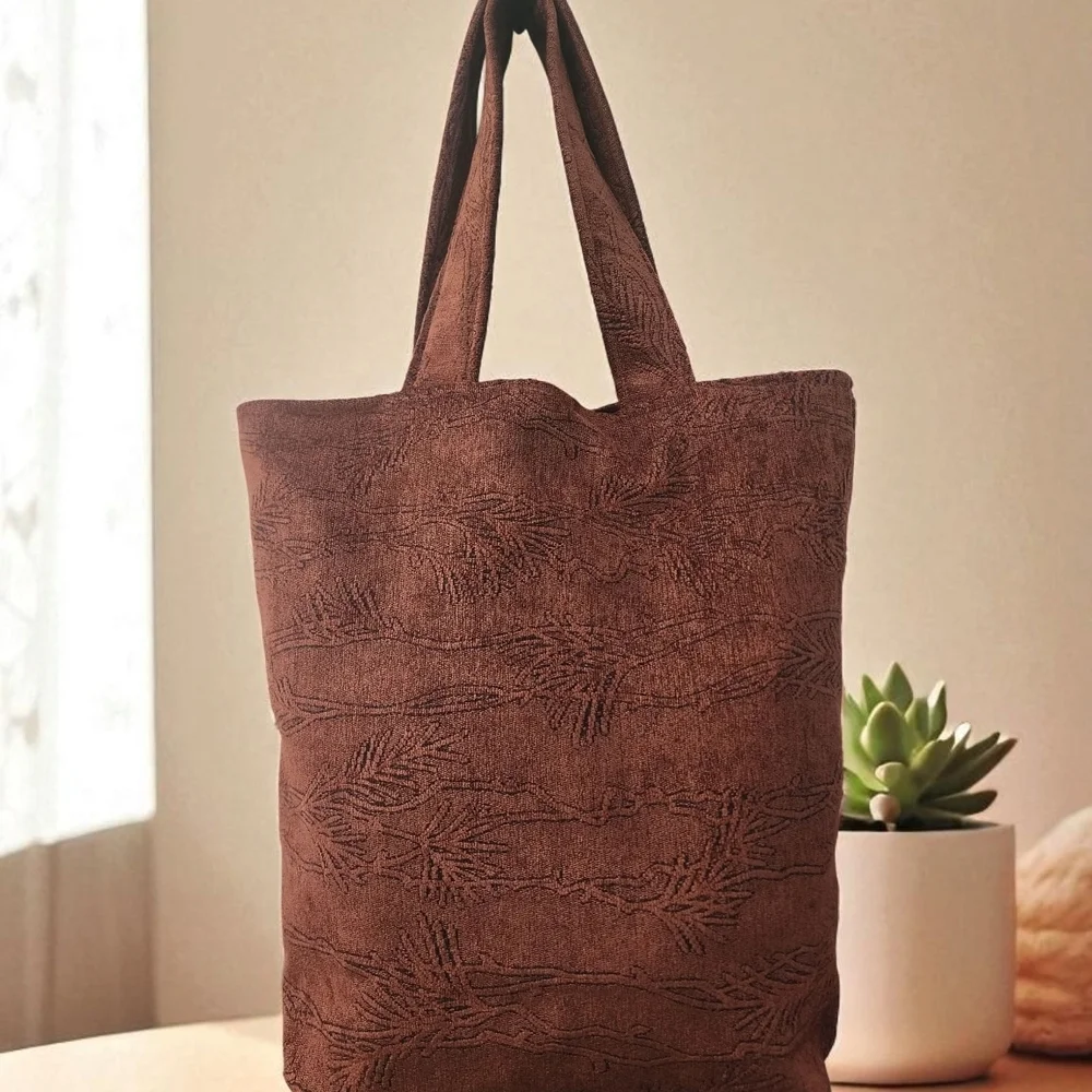 Classic Brown Leather Tote with Structured Design